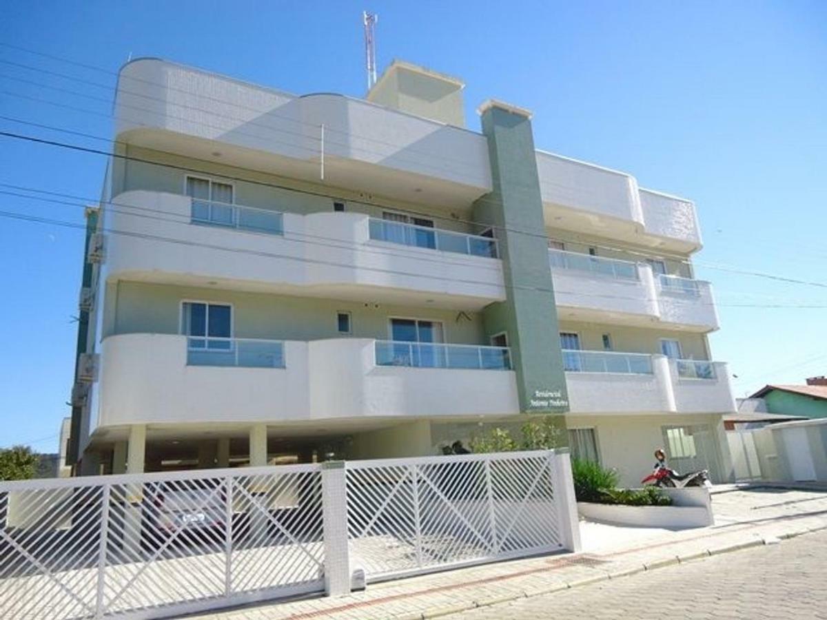 Res. Antonio Pinheiro. Apartamento Com 2 Dormitorios. Бомбиняс Екстериор снимка